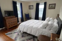 Seaside Stay in Historic Warren