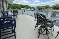 Saugatuck Couples Waterfront Condo. Beach,Hike, Boat, Kayak, Outdoor Heated Pool