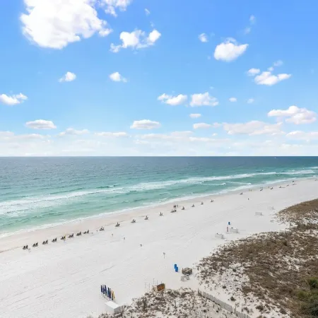 Condo IS on the Beach! 240+ 5-Star Reviews - Tiki Bar - 3 Pools - 2 Hot Tubs