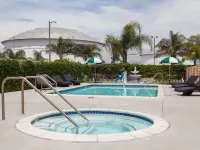 デイズ イン & スイーツ バイ ウィンダム サウス ゲート サウス・ゲートのホテル