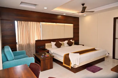 Hotel Silver Land New Digha with Rooftop Pool - Parvekkeita