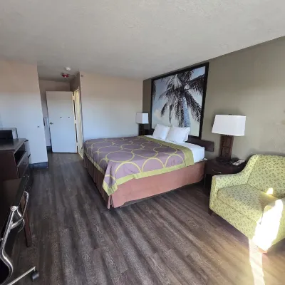 Super 8 by Wyndham Fort Myers リスト ディスティラリー周辺のホテル