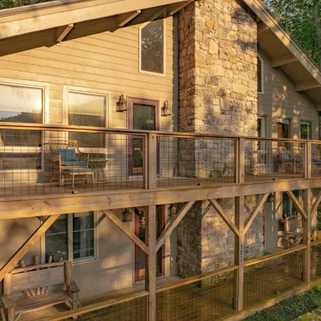 Beech Mtn: Walk to Slopes, Sleeps 9, Pet Friendly, Mountain Views, Cozy Retreat