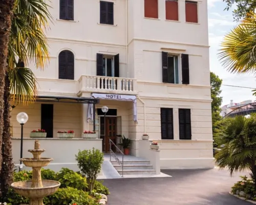 Villa Pina Senigallia a 1 min dal mare con giardino e parcheggio Hotel a Senigallia