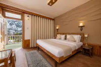 Beholden Stay & Cafe - Mountain View Boutique Stay in Old Manali