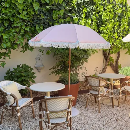 Hôtel le Clos Huguerie - Boutique Hôtel - Bordeaux Centre Отели рядом с достопримечательностью «Дворец Галлиен»