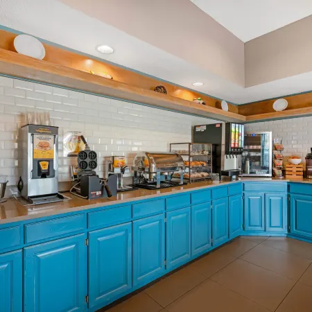Country Inn & Suites by Radisson, West Bend, WI