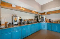 Country Inn & Suites by Radisson, West Bend, WI