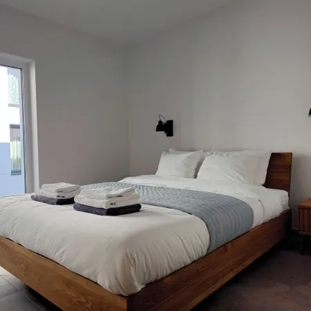 Coastline Residence - Designer Stay