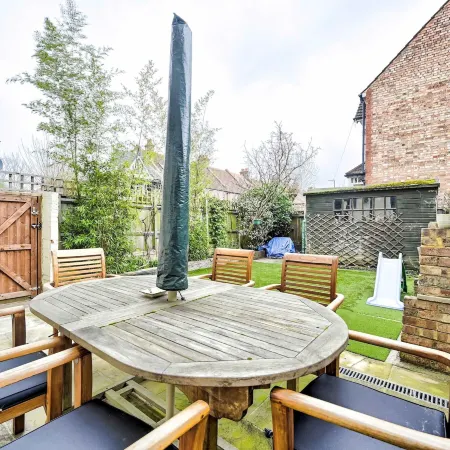 Chic House With Free Parking and Private Backyard