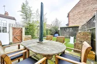 Chic House With Free Parking and Private Backyard