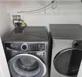 YQM寬敞四臥度假屋，帶露台和免費停車 - 民宿