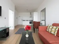 Sleek urban retreat with gym access Hotels in Smethwick