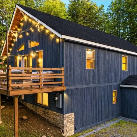 A Charming Chalet with Hot Tub 1 Mile to Mt. Snow