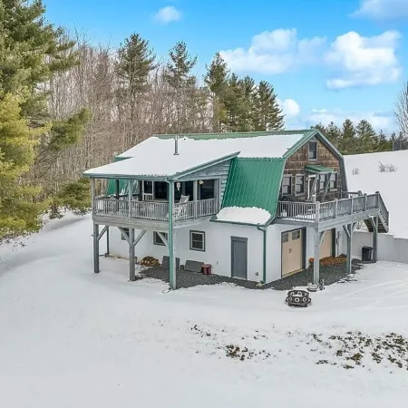 Escape to the Clouds: The Berry Barn Awaits You!