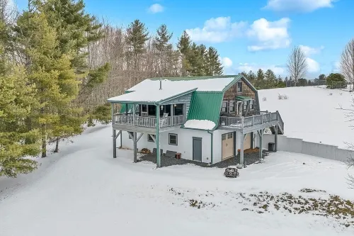 Escape to the Clouds: The Berry Barn Awaits You!