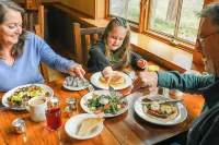 Sleeping Lady Mountain Resort - breakfast