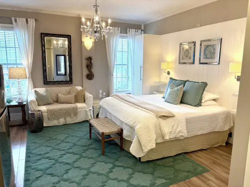 ROMANTIC RETREAT, Great Location, King bed , Wifi, Deeded beach access - Beach