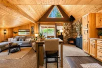 Camp David 1 Bedroom Home by NW Comfy Cabins