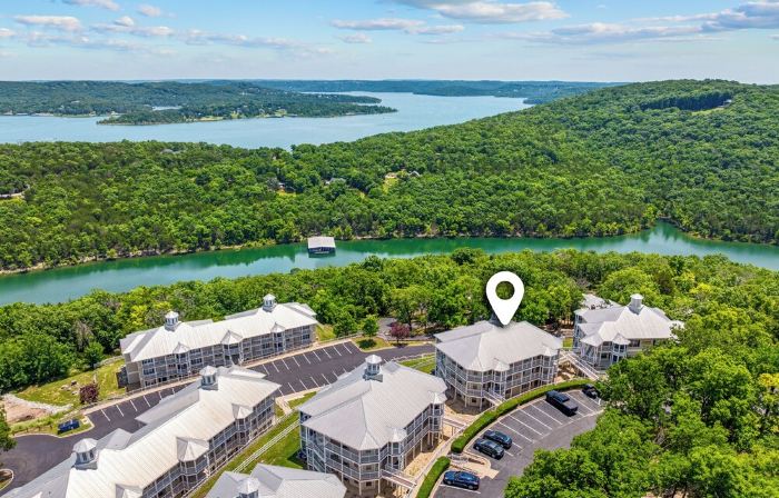 Completely Remodeled Table Rock Retreat: Cozy Lake View Condo + Screened Porch