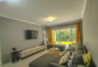 Coastal Chic in the Heart of Ballito  3-Bed Oasis - 2 ดาว