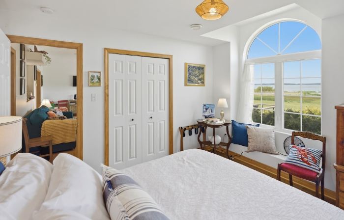 Spectacular beachfront with epic views, beautiful lit-up deck for sunset dining!