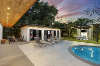 Villa Solara | Pool · Cinema · Basketball Court - Villas