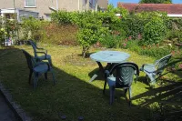6 Bed House Sleeps 13 - Private Garden Hotels in 