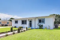 Close to Hard Rock Stadium! Group Getaway w/ Yard - Country Houses