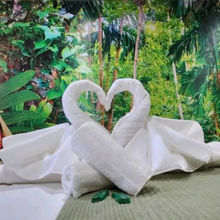 Zen Retreat-jacuzzi, Kitchenette, Walk to fun