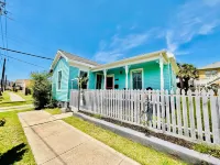 Adorable In Aqua Cottage - Kitchens
