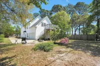 Near Eats, Shops, Golf & Beach: Oak Island Suite! - Beach