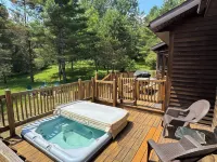 Pet Friendly! Private Lot, Only 1 Mile to Main St. Hot Tub, Pingpong, Fire Pit - 4-Star