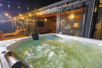 Gretel Chalets Suizo - Hot Tub