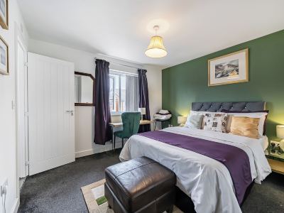 Apartment Sleeps 10 - Contractors Long Stays WiFi