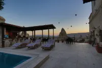 ShoeString Cave Hotel - Pools