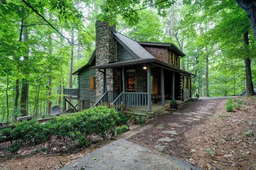 The Guest House Historic Cabin in Big Canoe - 4 estrellas