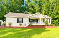 Beautiful, Cozy home in Concord providing a spacious & tranquil retreat - Wifi