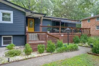 Fire Pit & Grill! Wooded Durham Retreat - Homestays