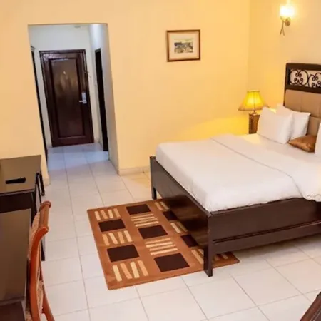 Dees Hotels, Apartments and Suites