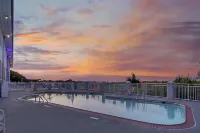 Best Western Plus Holiday Sands Inn  Suites - Balcony