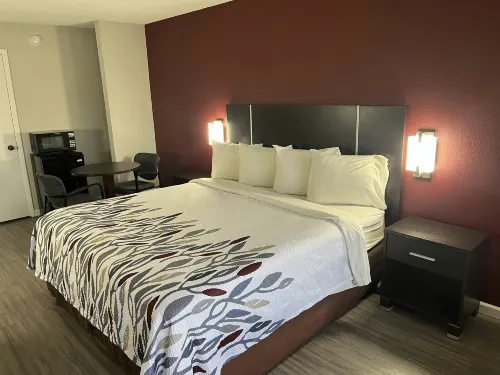 Red Roof Inn Rockingham - parking