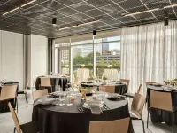 Moxy Charlotte Downtown Hotels near Hanover Square