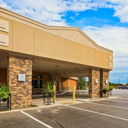 Crossroads Hotel & Event Center