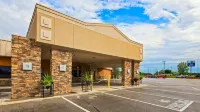 Crossroads Hotel & Event Center - parking
