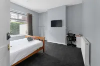 Sommerset Cottages - parking