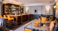 Queens Hotel Cheltenham - bar