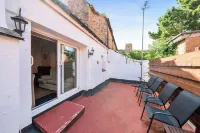 House in Historic Village - Sleeps 6 - Wifi