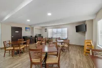 Quality Inn Kansas City International Airport - breakfast