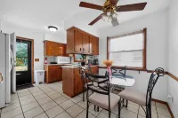 A Quiet Escape Minutes From Downtown Milwaukee 3 Bedroom Duplex - 4 estrellas